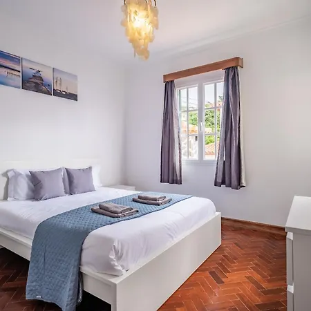 The Balcony - By Wehost Санта-Крус